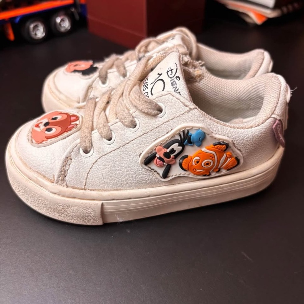 Zara White Sneakers with Sporty Low-Top Design